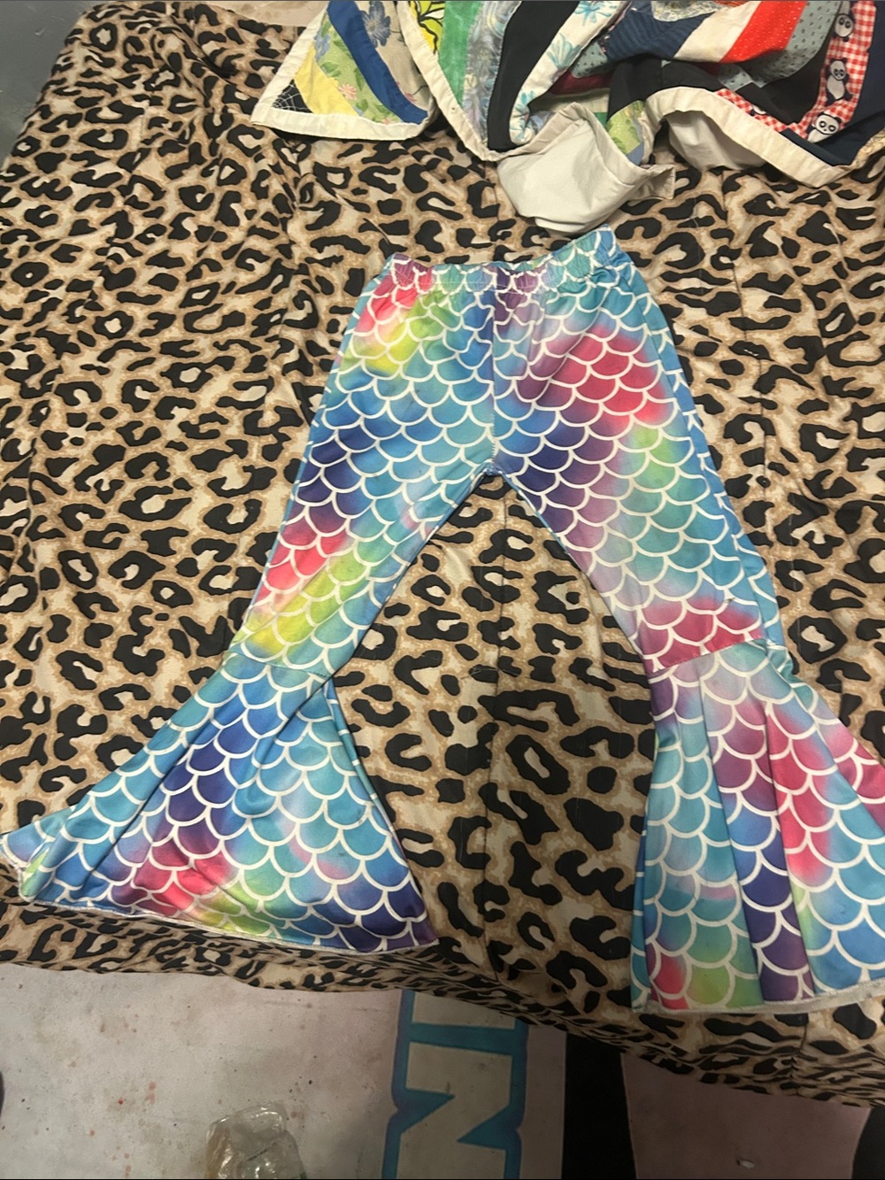 Kids Mermaid Scale Flare Leggings - Rainbow